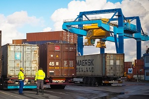 Exportações e importações aumentaram 28,0% e 35,3% no 3º trimestre, respetivamente, em termos nominais